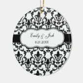 黒いダマスク織のオーナメントを個人化して下さい セラミックオーナメント (左)