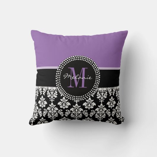 黒いダマスク織の紫色のモノグラムのパーソナライズな枕 クッション (裏面)