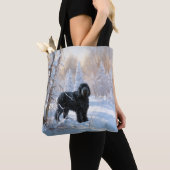 黒いテリアロシアのが雪のクリスマスを許した トートバッグ (クローズアップ)