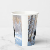 黒いテリアロシアのが雪のクリスマスを許した 紙コップ (左)