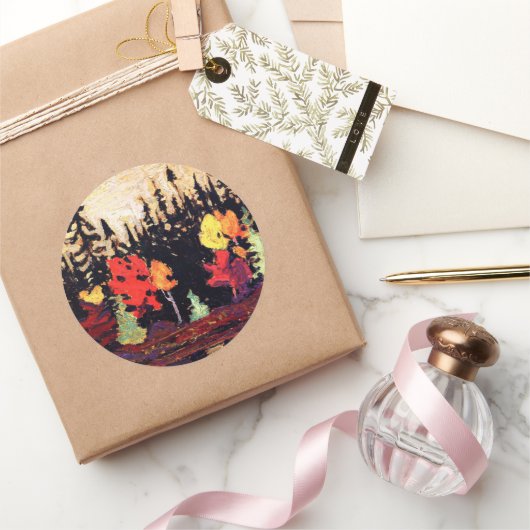 黒いトウヒとカエデ素晴らし、アート。 ラウンドシール (ギフト)