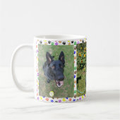 黒いドイツの羊飼いヒマワリとトイ, ZKA コーヒーマグカップ (左)