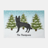 黒いドイツの羊飼い犬の冬の森の名前 ドアマット (正面)