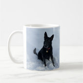 黒いドイツの羊飼い雪の2つのビュー, ZKA コーヒーマグカップ (左)