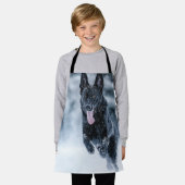 黒いドイツの羊飼い雪ダベットカバー エプロン (着用した状態)