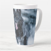 黒いドイツの羊飼い雪ダベットカバー カフェラテマグ (右アングル)