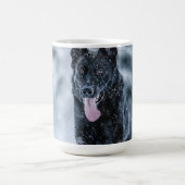 黒いドイツの羊飼い雪ダベットカバー コーヒーマグカップ (中央)