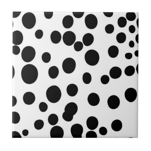 黒いドット白い背景の牛のダルマチアン犬 タイル (正面)