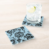 黒いドラゴンズ模様の輪郭b L青BG ガラスコースター (アングル)