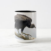黒いハゲタカの大きいマグ ツートーンマグカップ (中央)