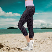 黒いハートの上に小さな紫のレギンス カプリレギンス