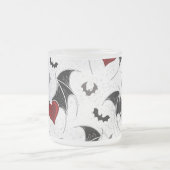 黒いハート翼のハロウィンこうもり フロストグラスマグカップ (中央)