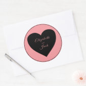 黒いハート（ピンクの背景） ラウンドシール (封筒)