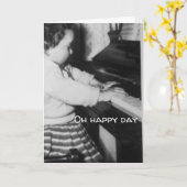 黒いバースデー・カード及びピアノを遊んでいる白人の女の子 カード (黄色い花)