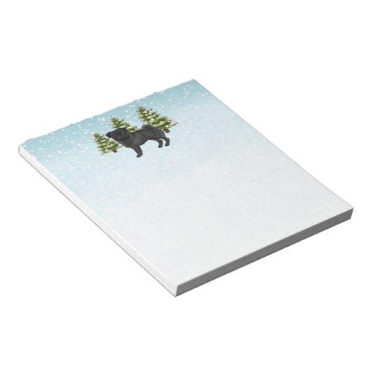 黒いパグかわいい漫画の犬の雪の冬の森 ノートパッド (アングル)