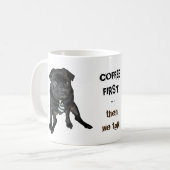 黒いパグのクラシックなマグ11oz コーヒーマグカップ (正面左)