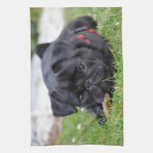 黒いパグの置くこと キッチンタオル (縦)