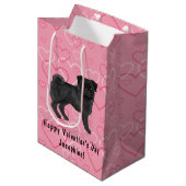 黒いパグ犬の漫画のモップ愛ハートパターンピンク ミディアムペーパーバッグ (正面アングル)