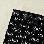 黒いパタカスタムーンにホワイトビジネスロゴ ビーチタオル (インサイチュ)