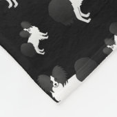 黒いパピロパーソナライズされたン犬に名前を付ける フリースブランケット (角)