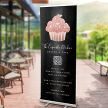 黒いパン屋の上のRose Gold Glitter Cupcake QRコード