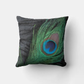 黒いビロードの孔雀の羽の静物画の写真 クッション (裏面)