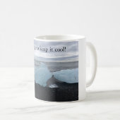 黒いビーチの氷入りマグカップ コーヒーマグカップ (正面右)