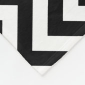 黒いピンクのシェブロンのモノグラム毛布 フリースブランケット (角)