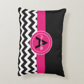 黒いピンクのシェブロン アクセントクッション (裏面(縦))