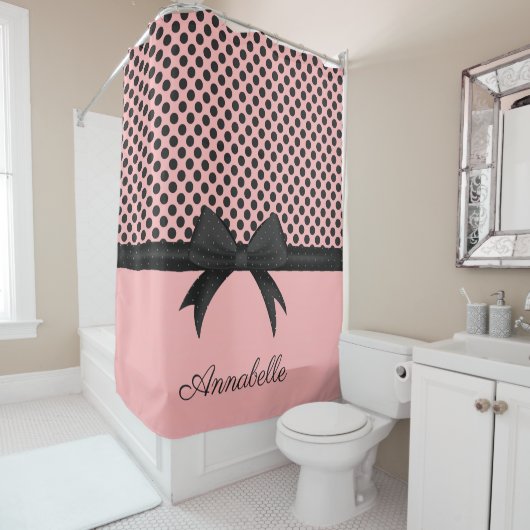 黒いピンクの点及びリボン シャワーカーテン (インサイチュ)