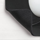 黒いフォークの上に白い卵 マウスパッド (コーナー)