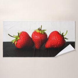 黒いブツナの上の白のイチゴ バスタオルセット
