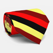 黒いブラウンの赤くおよび黄色のストライプのなネクタイ ネクタイ (ロール)