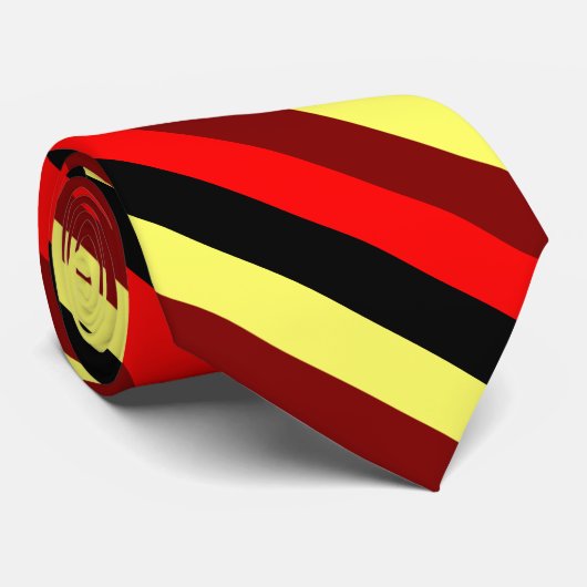 黒いブラウンの赤くおよび黄色のストライプのなネクタイ ネクタイ (ロール)