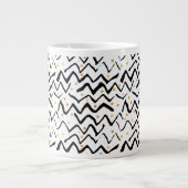 黒いブラシストロークとドットパターン ジャンボコーヒーマグカップ (正面)