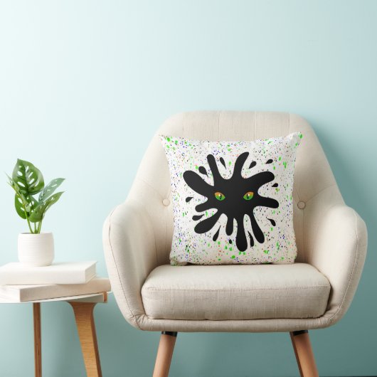 黒いブロブを眺める猫の目 クッション (椅子)
