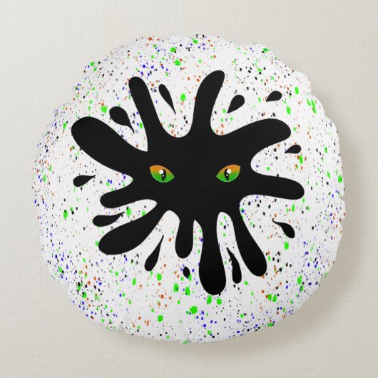 黒いブロブを眺める猫の目 ラウンドクッション (正面)