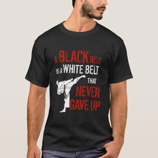 黒いベルトはKaを巻き上げない白与えいベルト Tシャツ (正面)