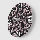 黒いベルフにピンクと白の真珠の散乱 ラージ壁時計 (傾斜)