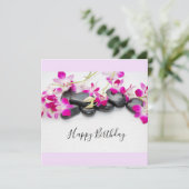 黒いホットストーンの誕生日カードを持つ紫の蘭 (スタンド正面)