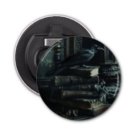 黒いボロボロの古い本とレイヴン 栓抜き