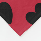 黒いポルカハートオン赤 フリースブランケット (角)