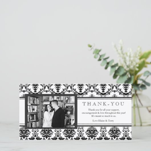 黒いモダンなダマスク織及び白は写真カード感謝していしています サンキューカード (スタンド正面)