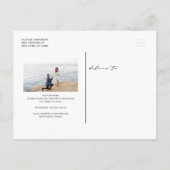 黒いモダンタイポグラフィ写真の日付を保存 案内ポストカード (裏面)