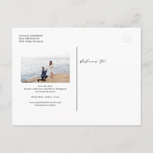 黒いモダンタイポグラフィ写真の日付を保存 案内ポストカード (裏面)