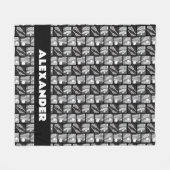 黒いラクロスの棒とボールのブロック フリースブランケット (正面(横))