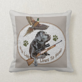 黒いラブラドル・レトリーバー犬のキジの狩り クッション