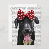 黒いラブラドールと頭に赤い弓 ポストカード (正面/裏面)