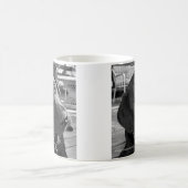 黒いラブラドールのマグ コーヒーマグカップ (中央)