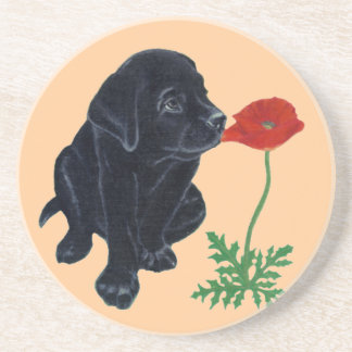 黒いラブラドールの子犬及びケシの絵画 コースター